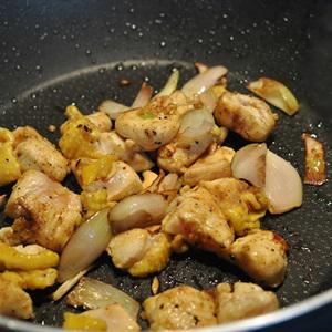 Cách làm thịt gà xào hạt điều