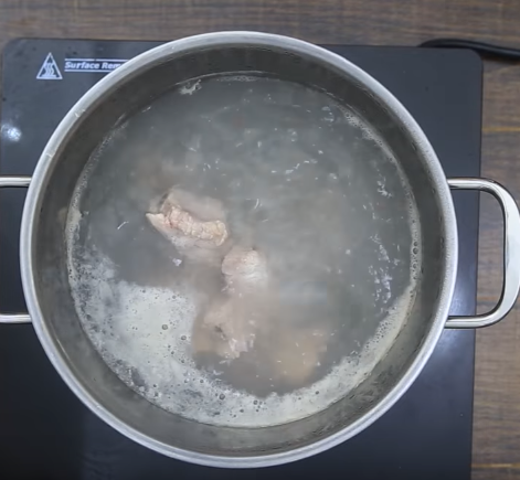 Thịt gà xào kem bông tuyết và cà chua thơm ngậy