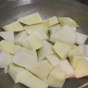 Cách làm thịt gà xào khoai tây chiên