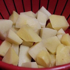 Cách làm thịt gà xào khoai tây chiên