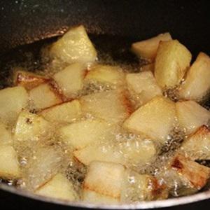 Cách làm thịt gà xào khoai tây chiên