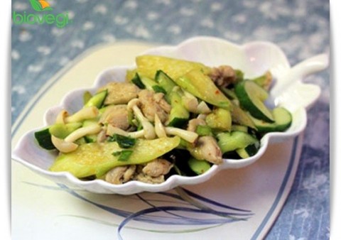 Thịt gà xào nấm