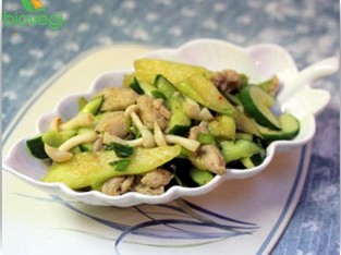 Thịt gà xào nấm