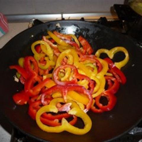 Cách làm thịt gà xào ớt chuông