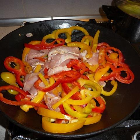 Cách làm thịt gà xào ớt chuông