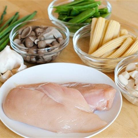 Cách làm thịt gà xào rau củ