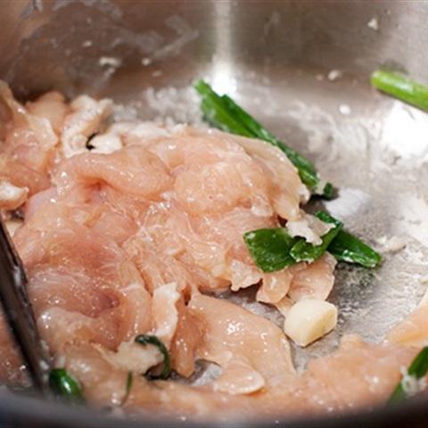 Cách làm thịt gà xào rau củ