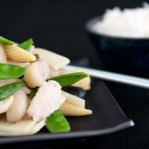 Cách làm thịt gà xào rau củ