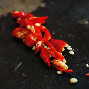 Cách làm thịt gà xào sả ớt