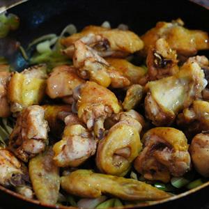 Cách làm thịt gà xào sả ớt