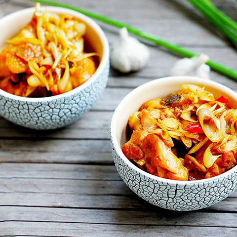 Cách làm thịt gà xào sả ớt