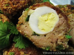 Thịt heo bọc trứng cút chiên