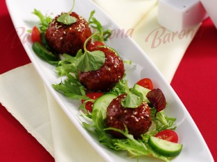 Thịt heo bọc trứng cút nướng sốt xá xíu