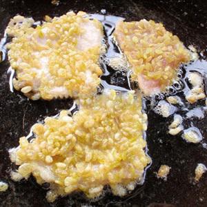 Cách làm thịt heo chiên cốm