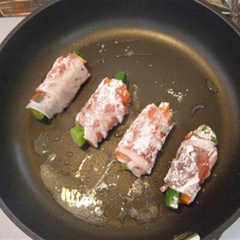Cách làm thịt heo cuộn đậu bắp