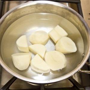 Cách làm thịt heo cuộn khoai tây chiên