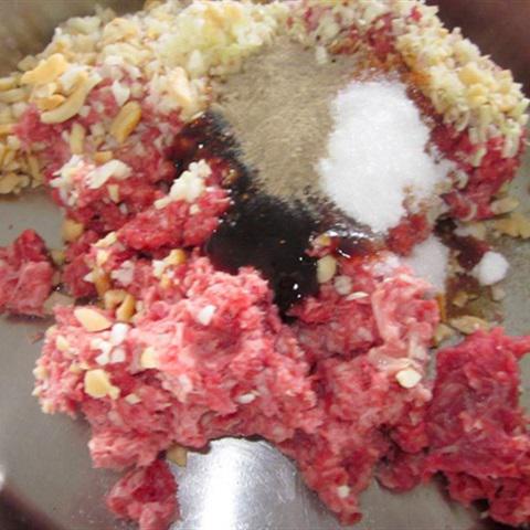 Cách làm thịt heo cuốn lá lốt