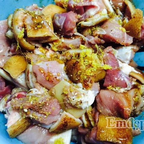 Cách làm thịt heo cuộn lá mắc mật nướng