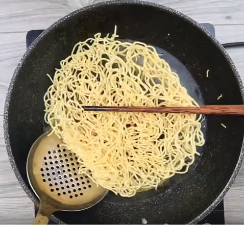 Thịt heo cuộn nấm hương lạ miệng mà ngon tuyệt