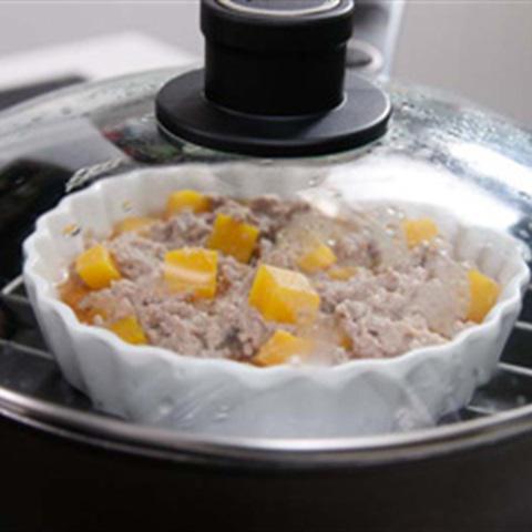 Cách làm thịt heo hấp bí đỏ