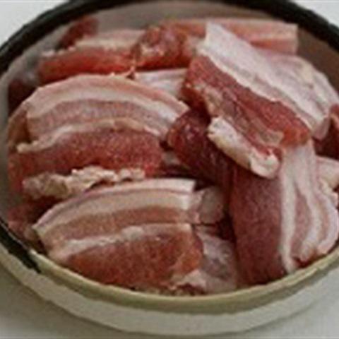 Cách làm thịt heo hấp khoai môn