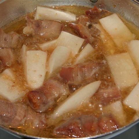 Cách làm thịt heo kho củ cải trắng