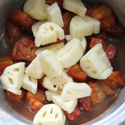 Cách làm thịt kho củ sen