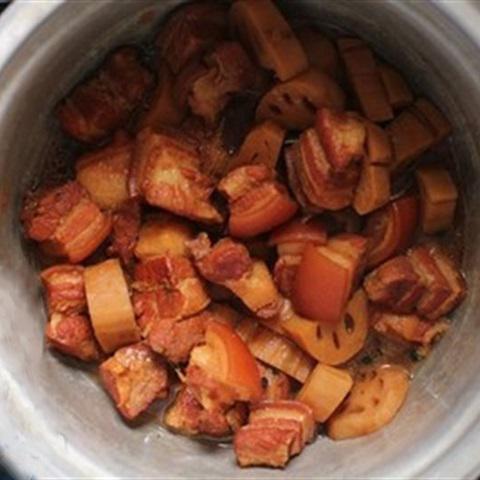 Cách làm thịt kho củ sen