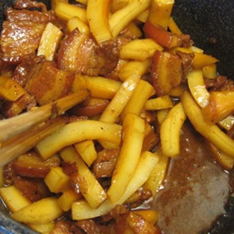 Cách làm thịt heo kho cùi dừa