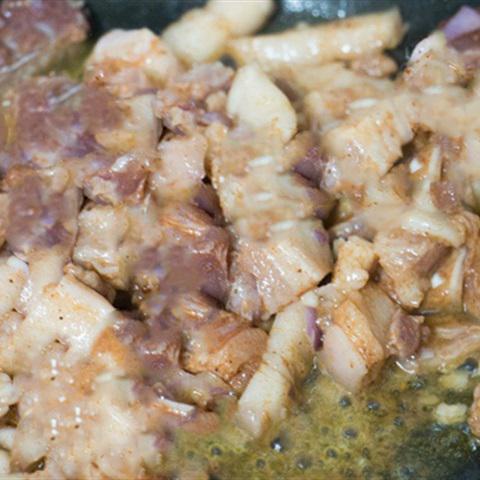 Cách làm thịt heo kho trứng cút