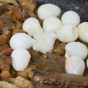 Cách làm thịt heo kho trứng cút