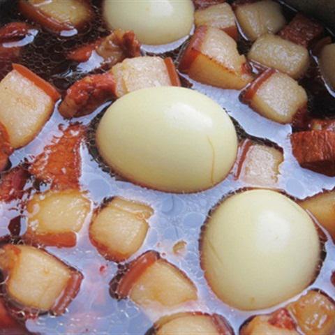 Cách làm thịt heo kho trứng gà