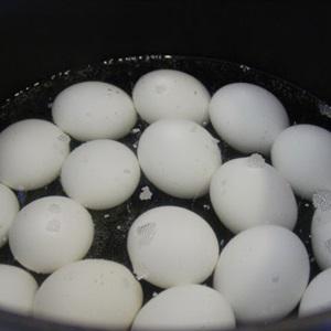 Cách làm thịt heo kho với trứng