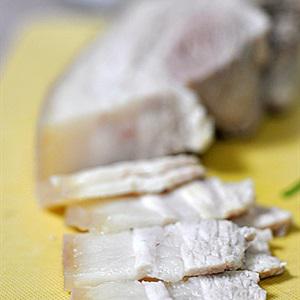 Cách làm thịt heo luộc chanh