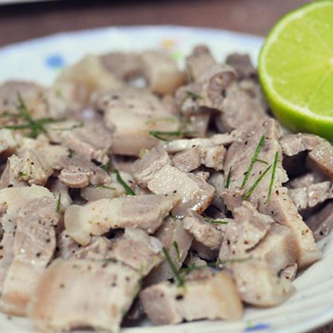 Cách làm thịt heo luộc chanh