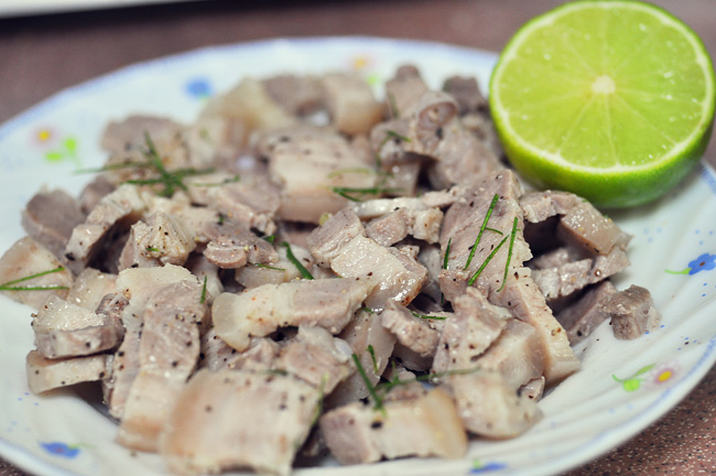 Thịt heo luộc chanh