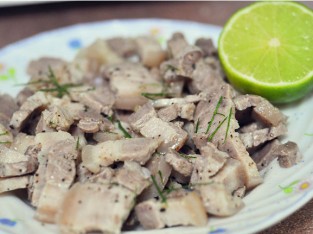 Thịt heo luộc chanh