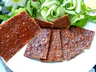 Thịt heo miếng nướng cay đãi khách