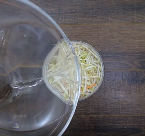 Thịt heo quay kiểu Thái thơm nức mũi