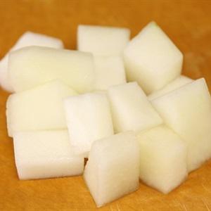 Cách làm thịt heo quay om bí đao