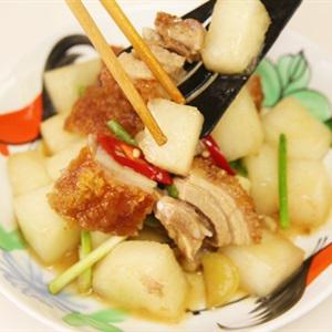 Cách làm thịt heo quay om bí đao