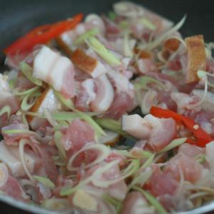 Cách làm thịt heo rừng xào sả ớt