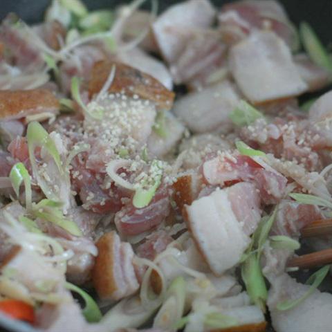 Cách làm thịt heo rừng xào sả ớt