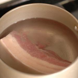 Cách làm thịt heo trộn lá chanh