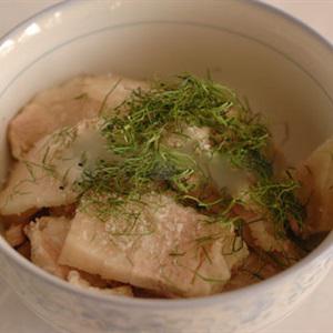 Cách làm thịt heo trộn lá chanh