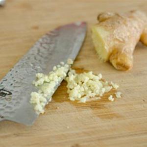 Cách làm thịt heo xào cay