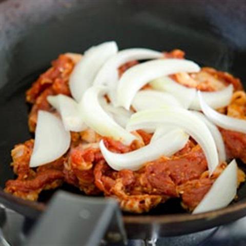 Cách làm thịt heo xào cay