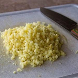 Cách làm thịt heo xào dưa leo