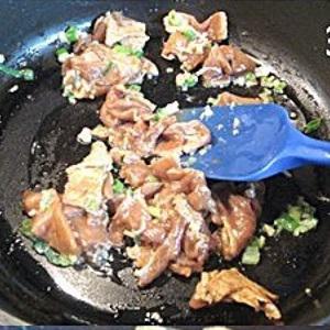 Cách làm thịt heo xào dưa leo