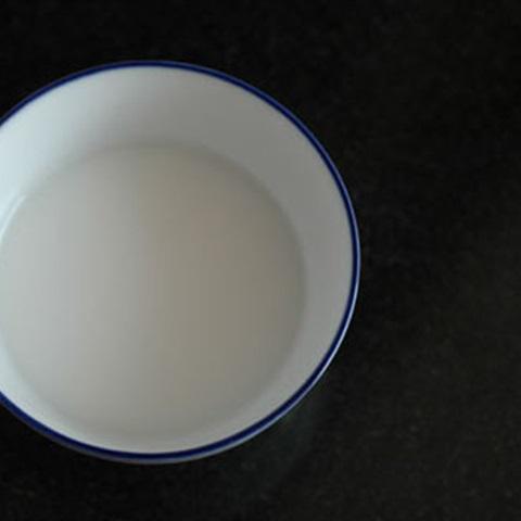 Cách làm thịt heo xào lá chanh